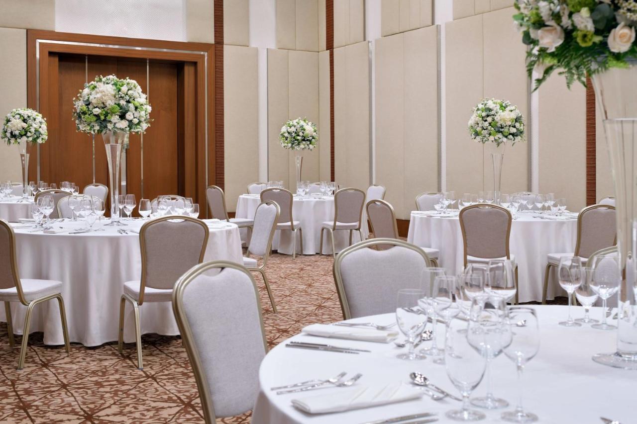 Delta Hotels By Marriott City Center Доха Экстерьер фото The ballroom