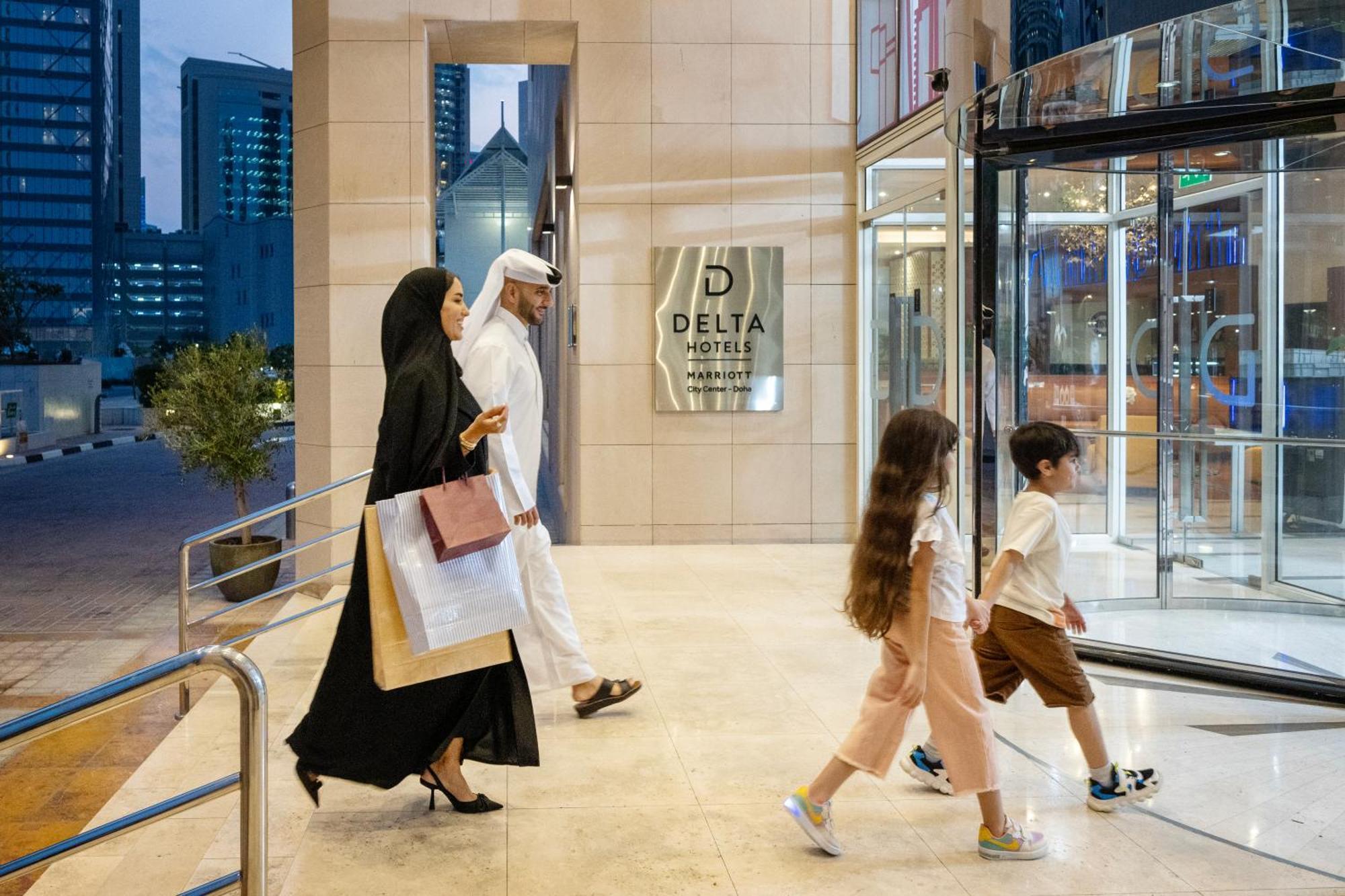 Delta Hotels By Marriott City Center Доха Экстерьер фото Entrance to the hotel